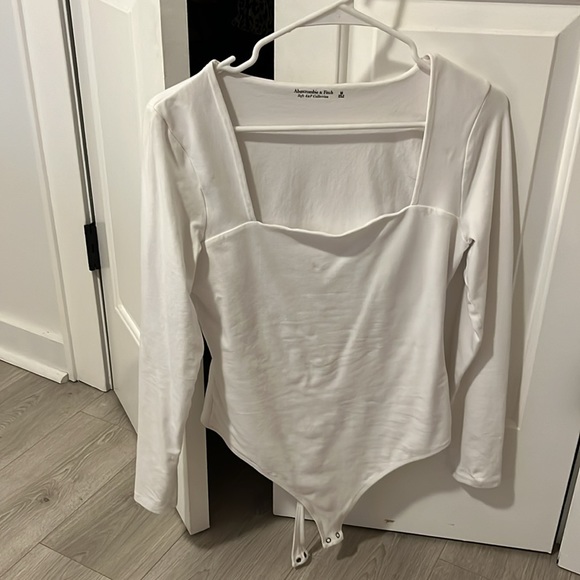 Abercrombie & Fitch Long-Sleeve Cotton Seamless Fabric Square Neck Bodysuit - Picture 3 of 5